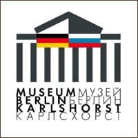 Dielen schleifen und reparieren im Museum Karlshorst